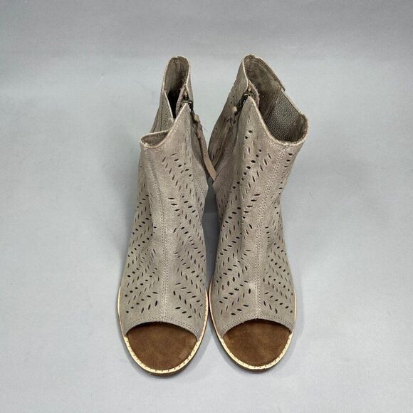 Toms Women's Size 8 Majorca Peep Toe Taupe Suede Perforated Ankle Boots - Picture 3 of 12